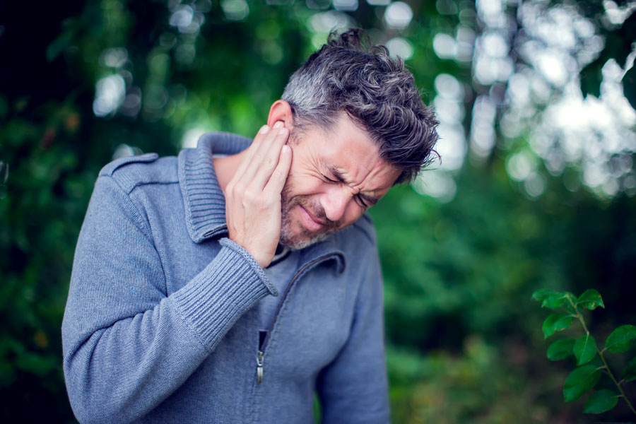 How Hearables and Hearing Aids Assist with Tinnitus